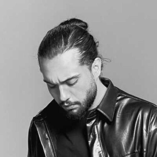 حامیم میشکنم قلبتو هربار در میارم اشکتو چندباره