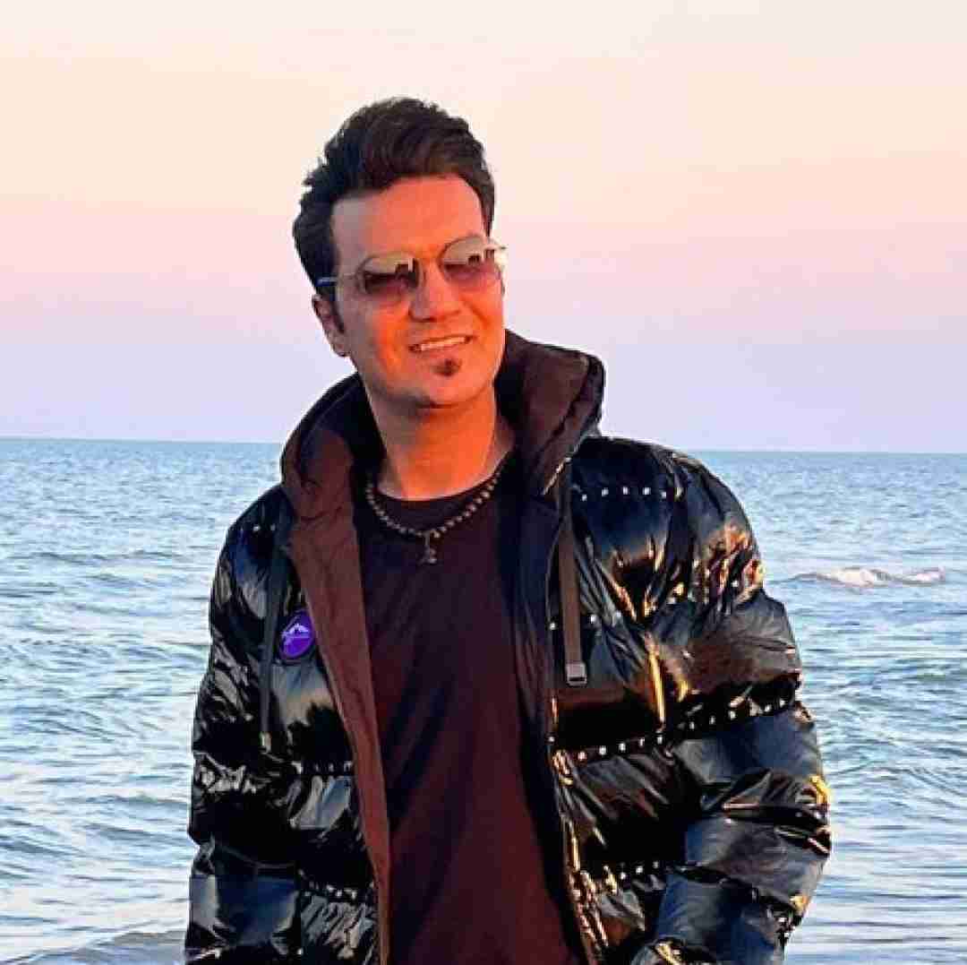 علیرضا روزگار عطر موهات تو هواس منو سمتت میکشن