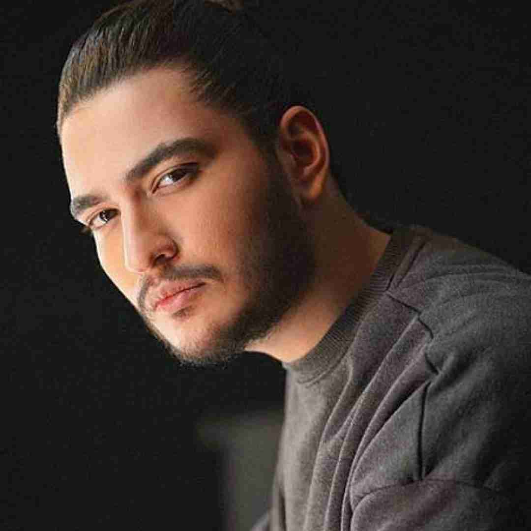 نیواد داره ولوله میکنه میکنه قلبو اون دوتا چشم قشنگو