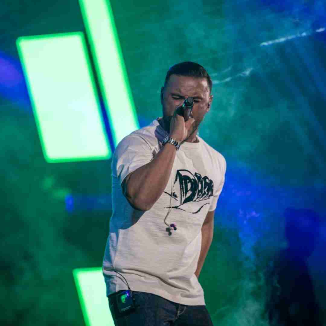 آرمین زارعی حالا هی برو بیا صد بارم هر چی میخوای بگو دربارم