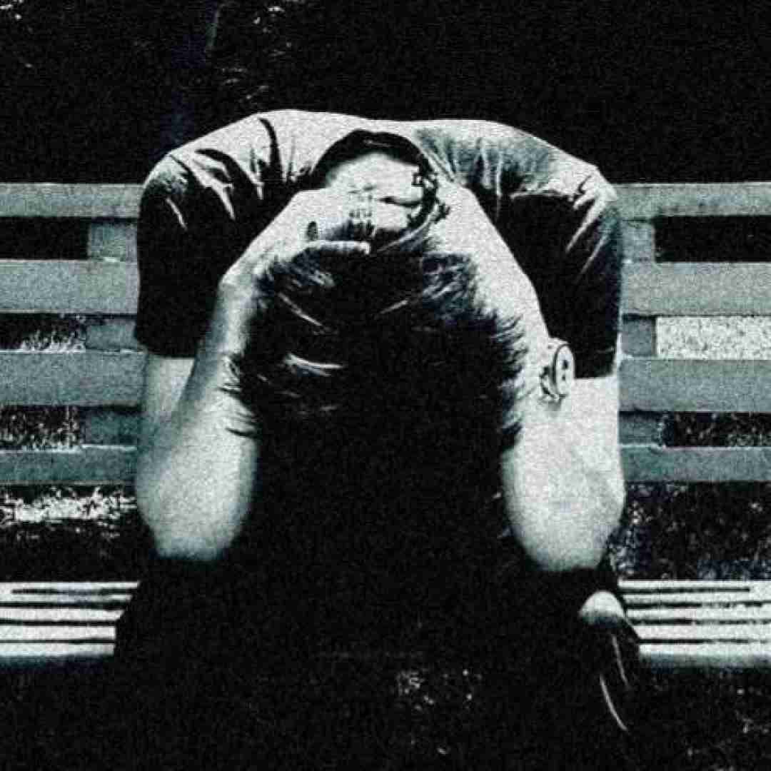  گذشتم راحت از گذشتت منم میگم راحت از من گذشت رفت
