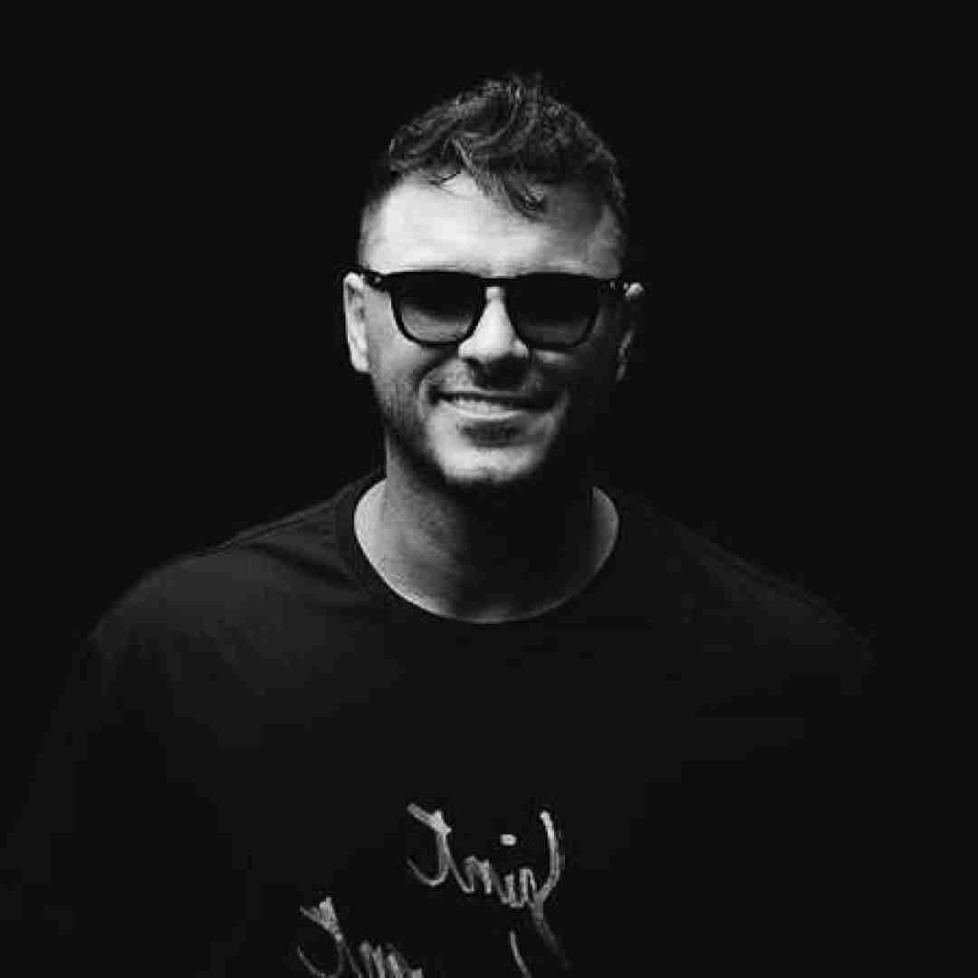 آرمین زارعی هنوز بغل اسمم یه قلب دارم