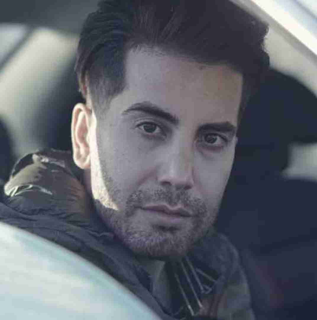 فرشاد آزادی درک نداری بینی که مه چمه توجه نمکنی هی به مه