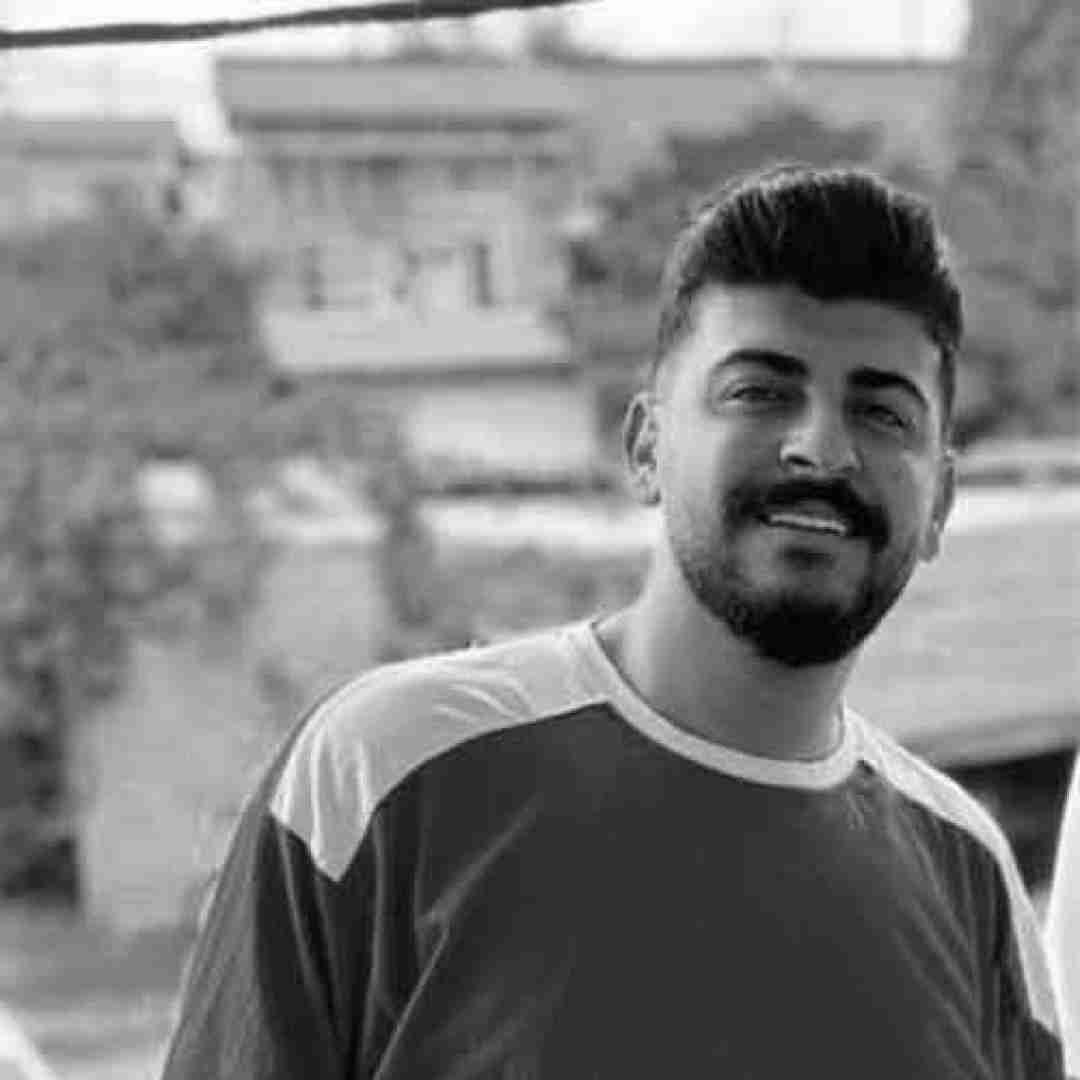 پژمان دستاربندان سرگرمی تو شده بازی با این دل غمگین