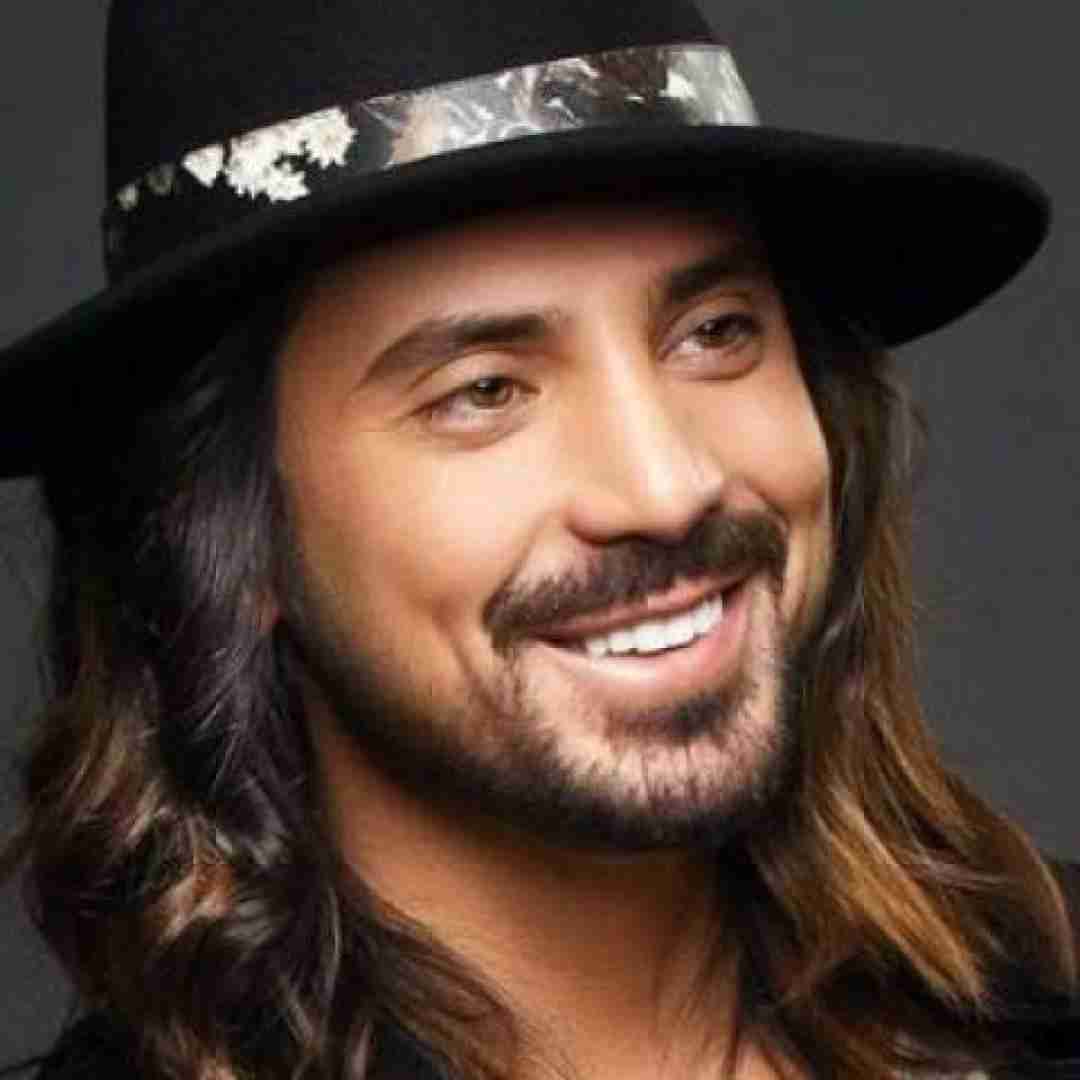 امیرعباس گلاب به کی بگم جات خالیه آخه به کی بگم حالم بده