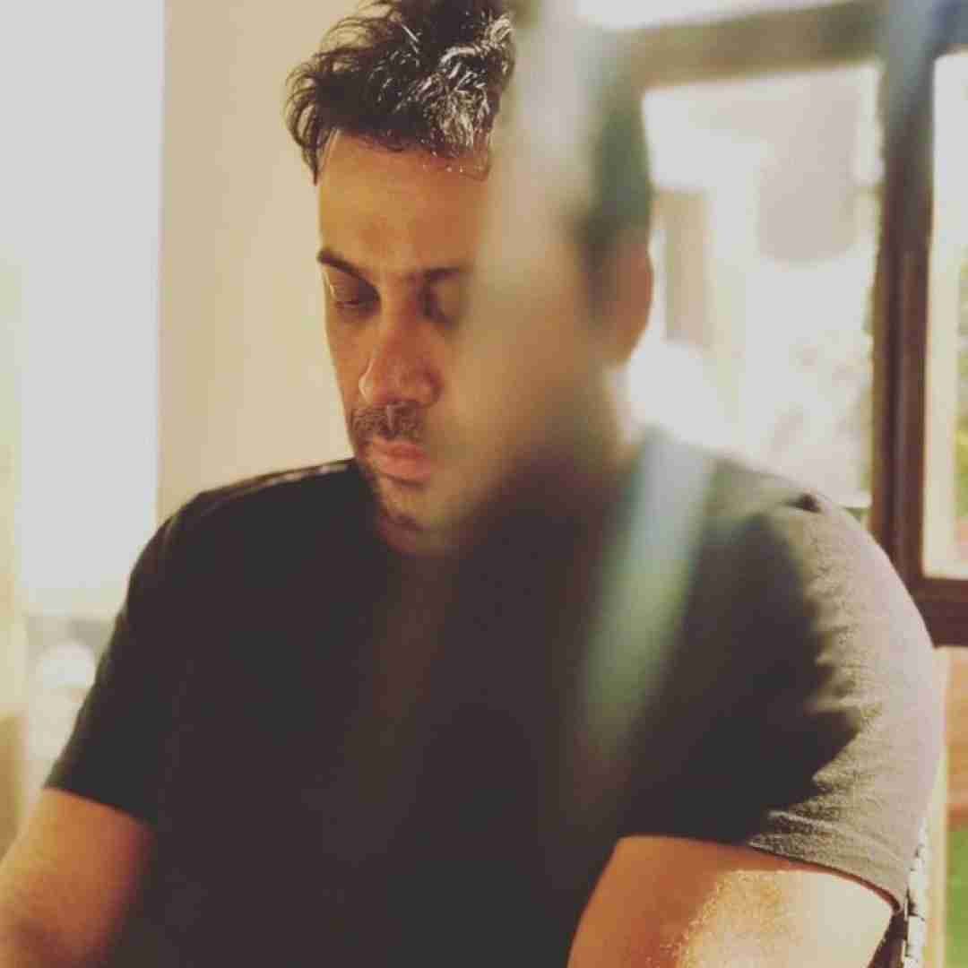 محسن چاوشی آرامش قبل طوفان ابروی اون روی ماهه