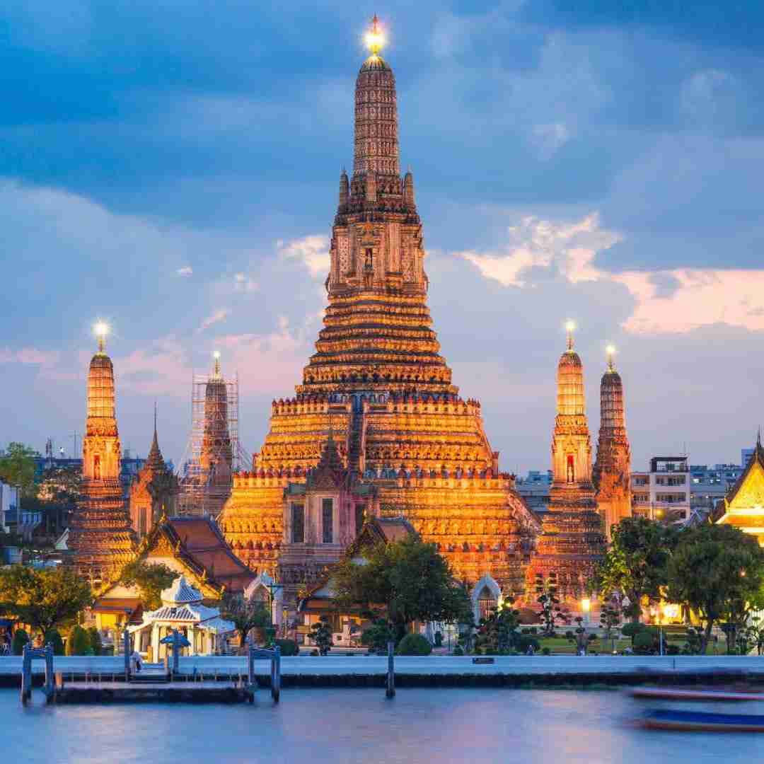  آخه یارم رنگ موهاش مشکی کلاغی بود