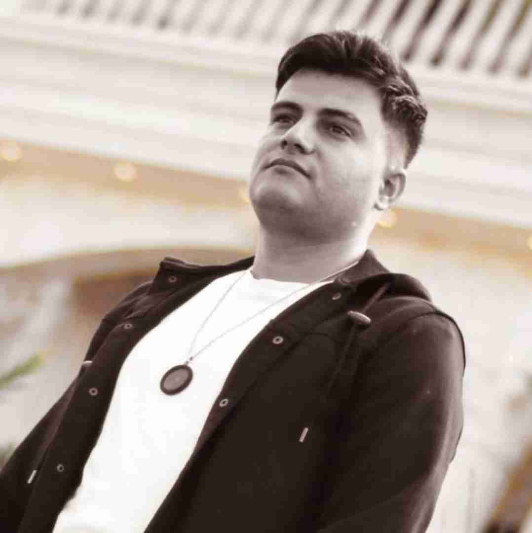 رامین کرمی بغل