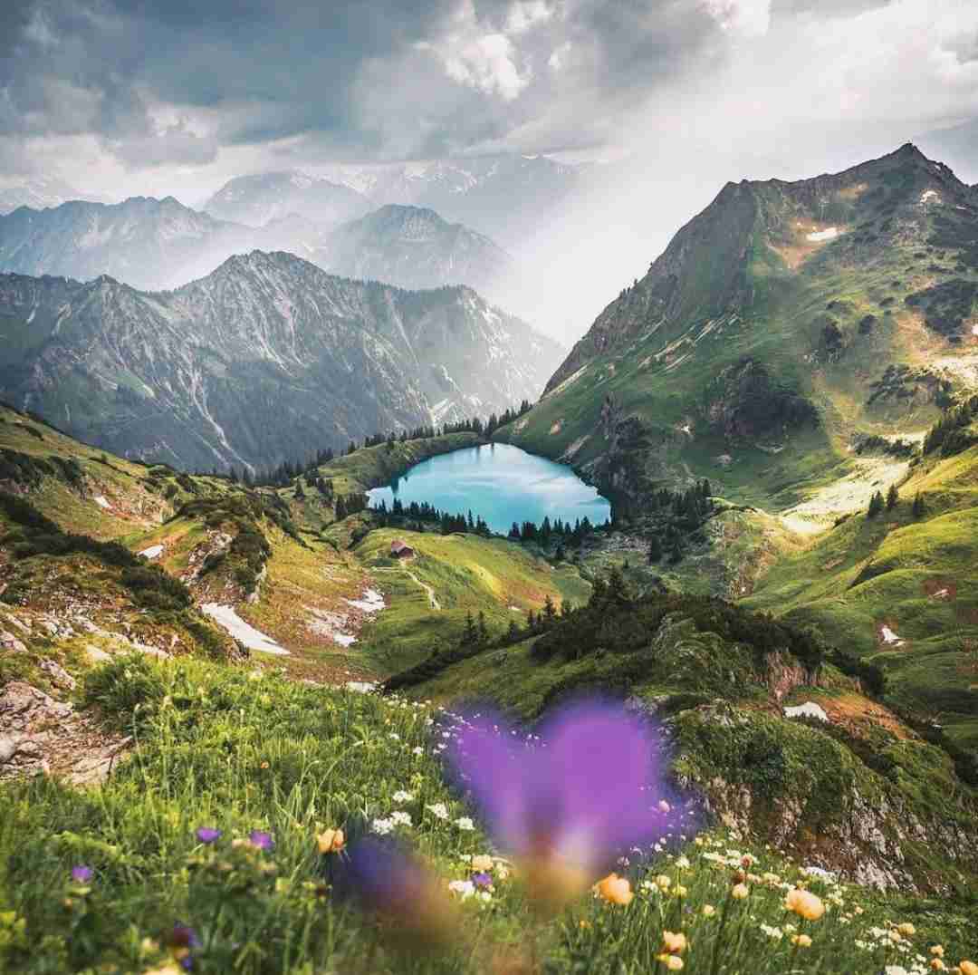  بچه بودیم بزرگ شدیم تو کوچه باریکی
