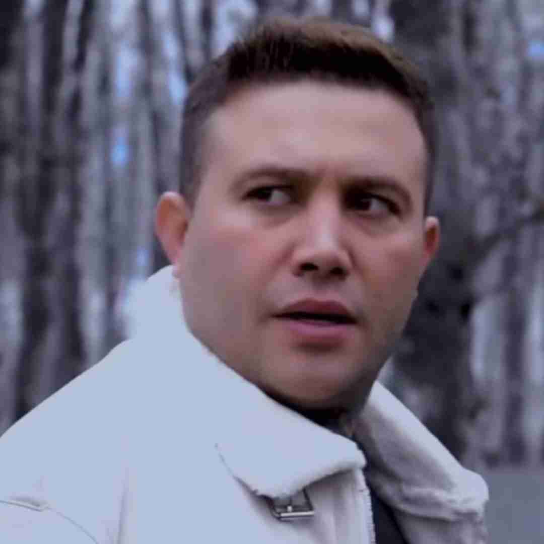 علی احمدیانی رفت ندید که پشتش افتاده بودم