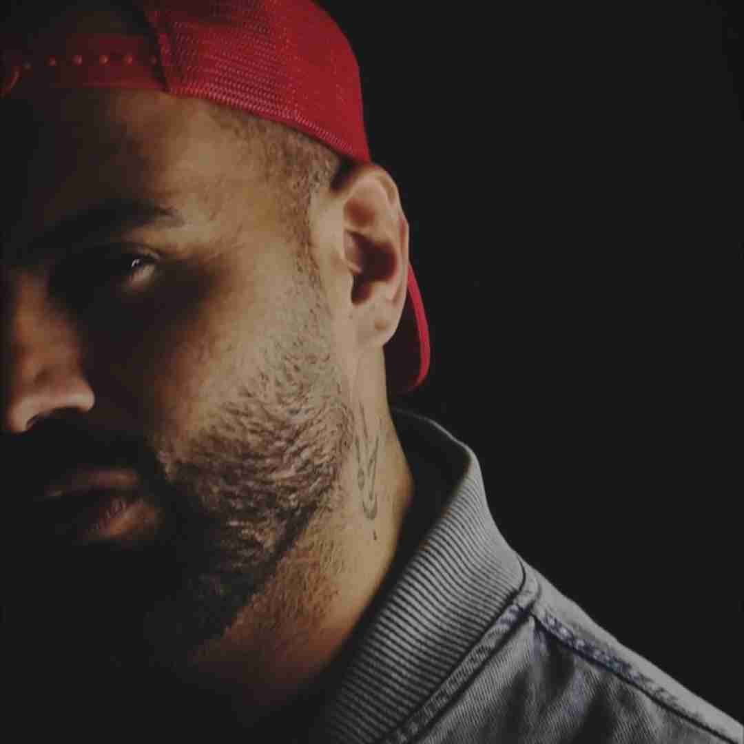 رضا شیری میخوام رو دیوار دلت یه عالمه قلب بکشم