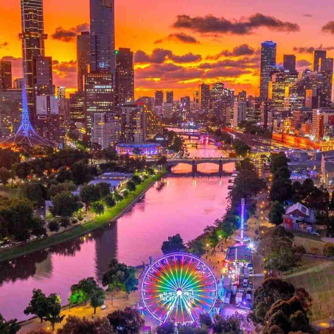  گرگ و میشه من هنوزم بیدارم