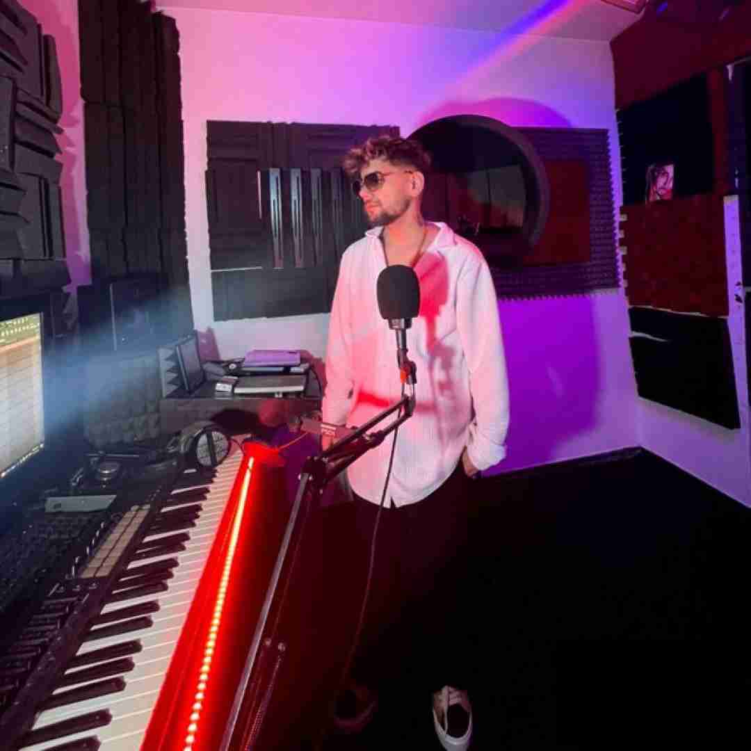 ارشاد خوابم نمیاد و از ساعت چه بیزارم طاقت نمیارمو