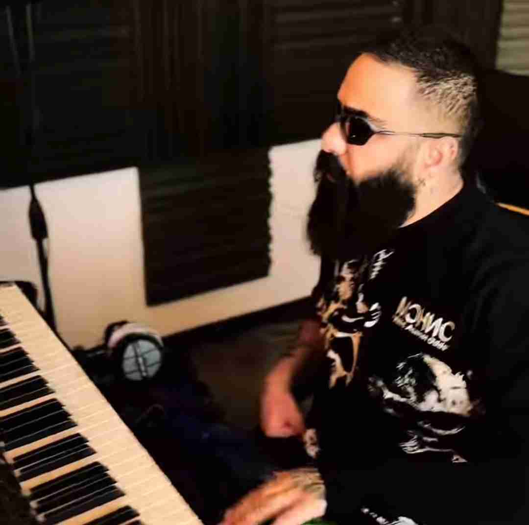 علی میر عجب حال و هواییه انگار همین حوالیه