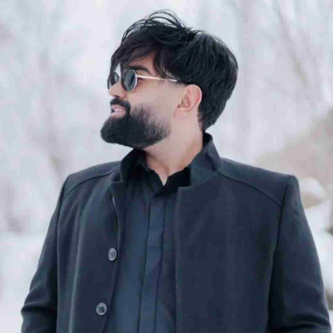 مهرداد تاجیک تو چشات ناز داره والا ماشالله به موهای مشکیت