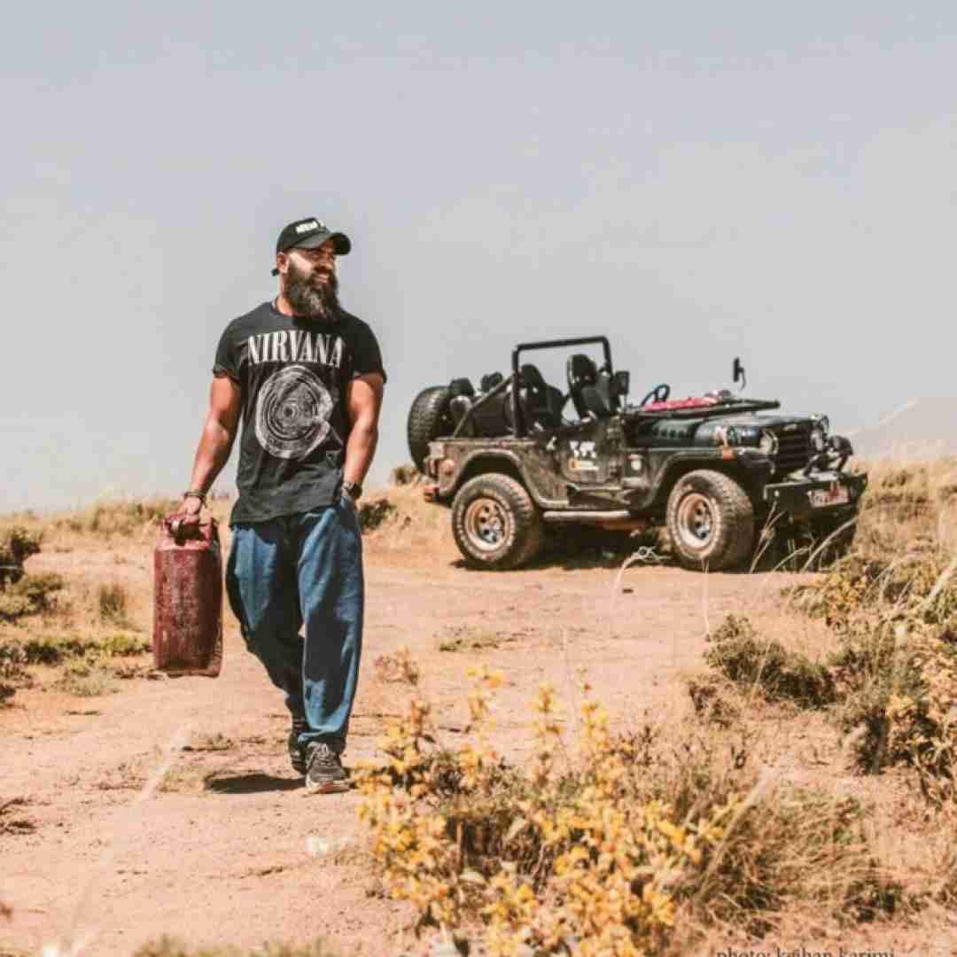 معین زد با خودم این شبا هی اسم قشنگ تورو دیکته میکنم