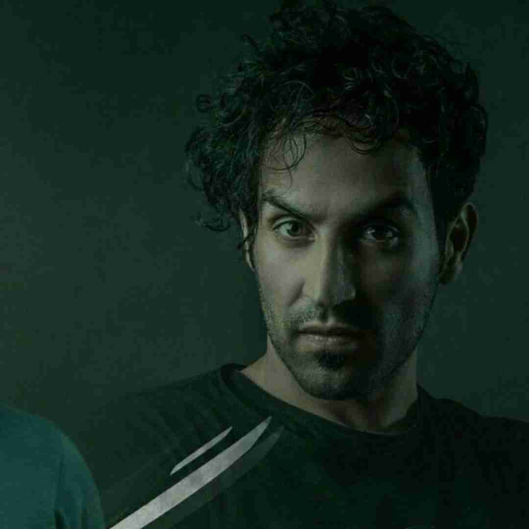 احمد سلو از خودم عکس میگیرم خودم خودمو بغل میگیرم