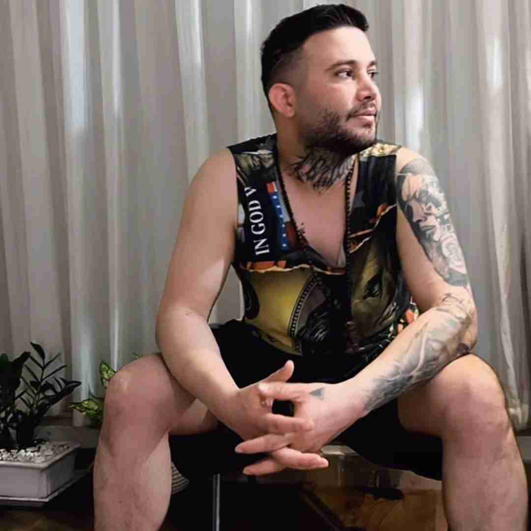 علی احمدیانی انگار تویه جزیرم تونه آغوش میگیرم