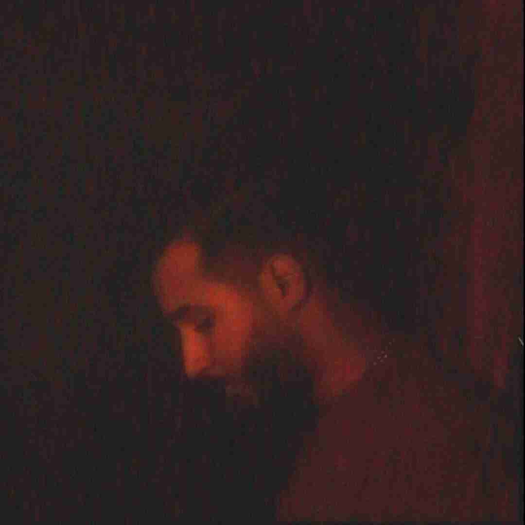 ققنوس اول جوونیم حس میکنم پیرم زندگی نکرده