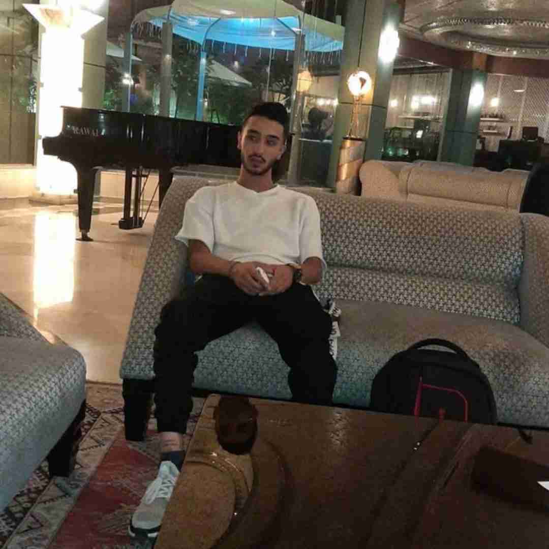 مستر کیارش اصن بزار بارون بگیره کل بدیارو چشات ببینه