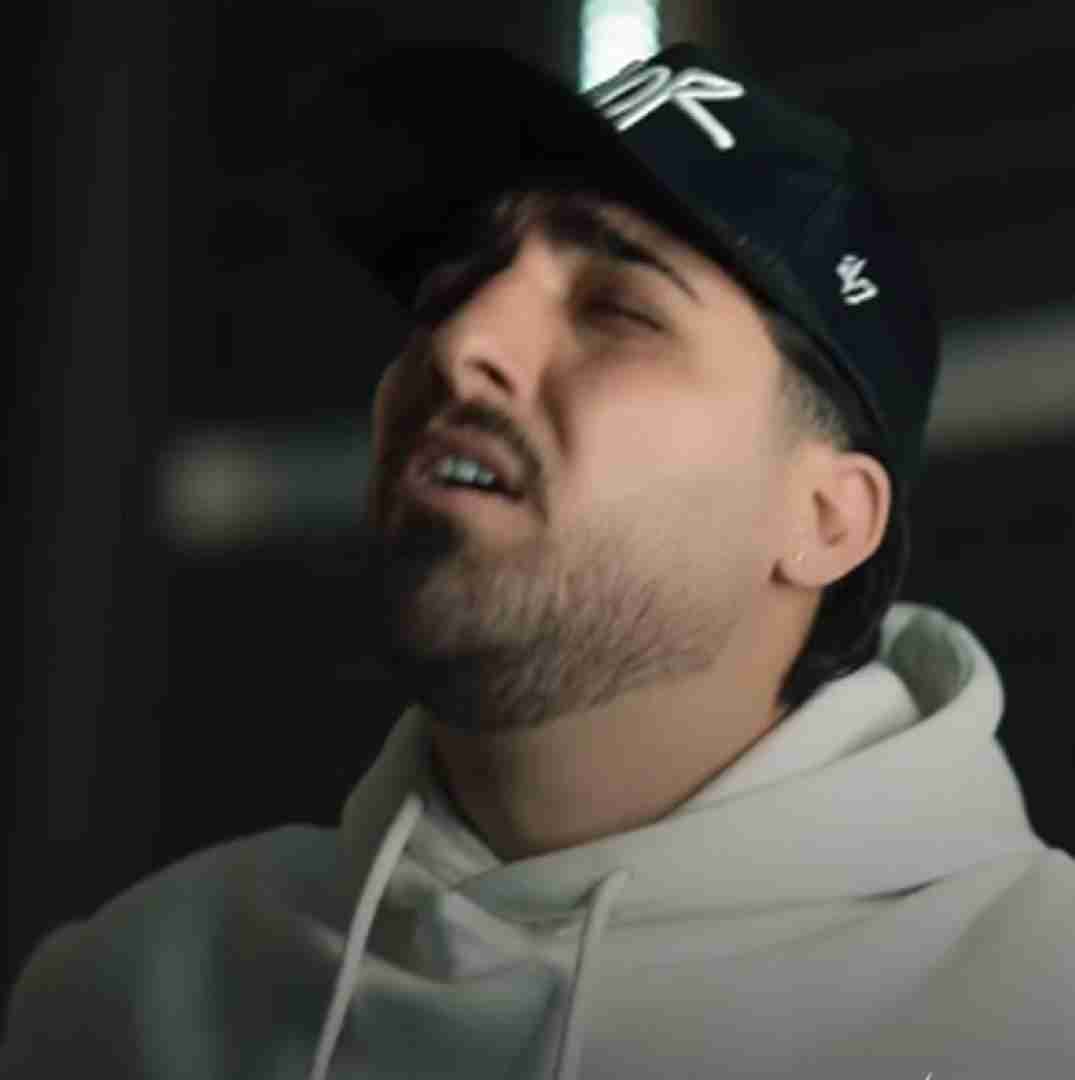 امیر لیام مه حالم خوبه آری با قرصام