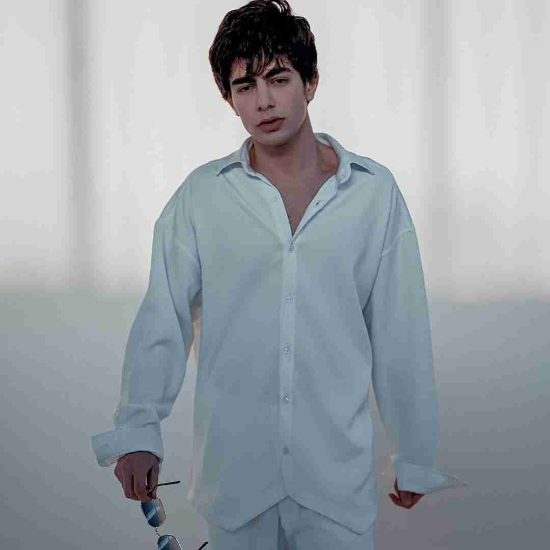 علیها ساعتا میان و میرن اما تو نمیای