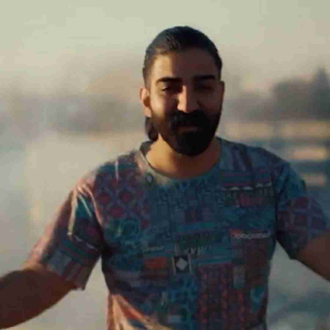 میلاد غلامی هی یه خط وبان خط وبان دیوار