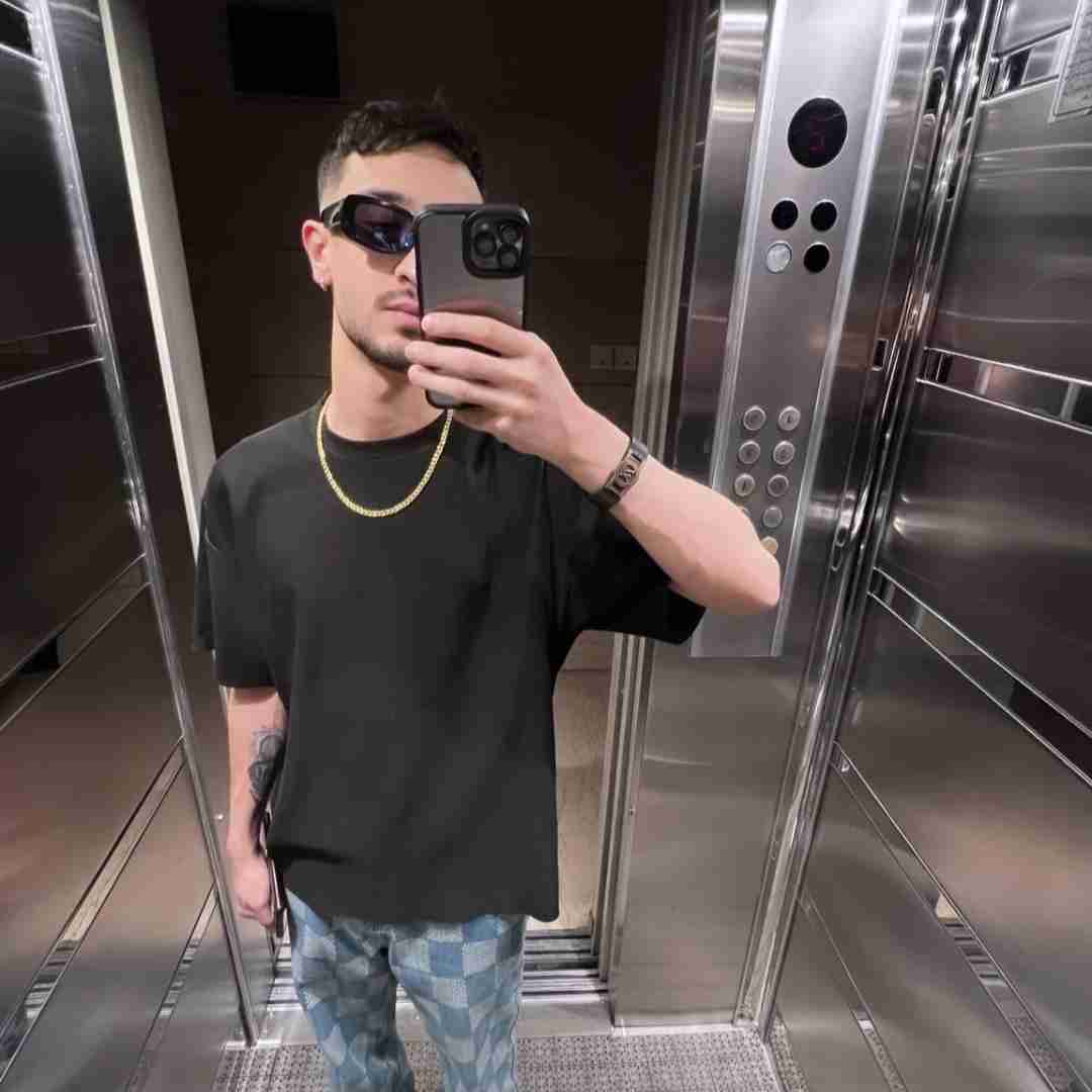 مستر کیارش تصویرات از ذهنم پاک نشد حتی یه لحظه