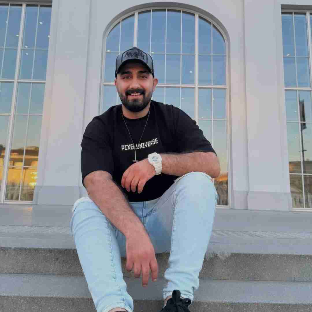 محمد امیری جلوی بنده سر خم نکردم