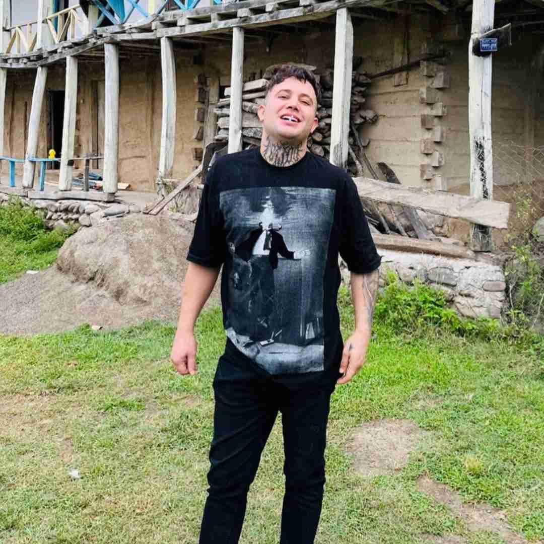 علی احمدیانی حیف که ازت من این روزا دورم زیاد عیب نداره