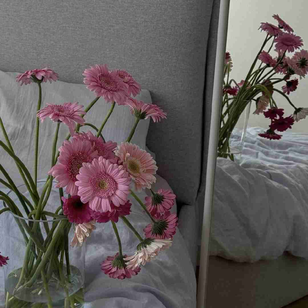  روی چشمام قدمته کلی عشق از من طلبته با صدای زن