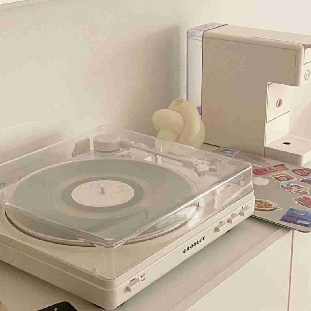 یکی آروم آروم بهش حرفامو بگی سرگردونم تو خیابون