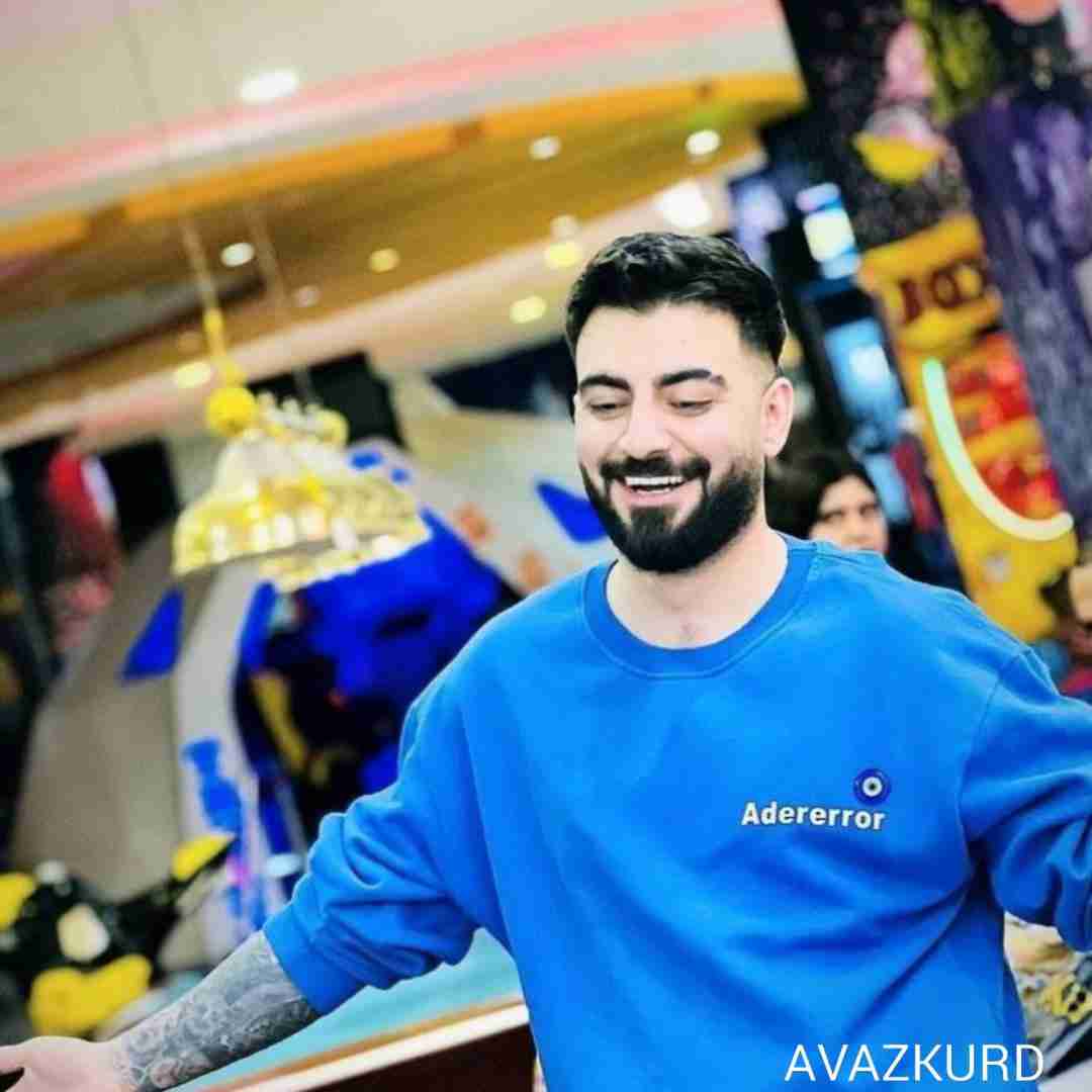 دانلود آهنگ نمیزارم کسی از صد قدمیت رد شه سر راهم از رامین تجنگی