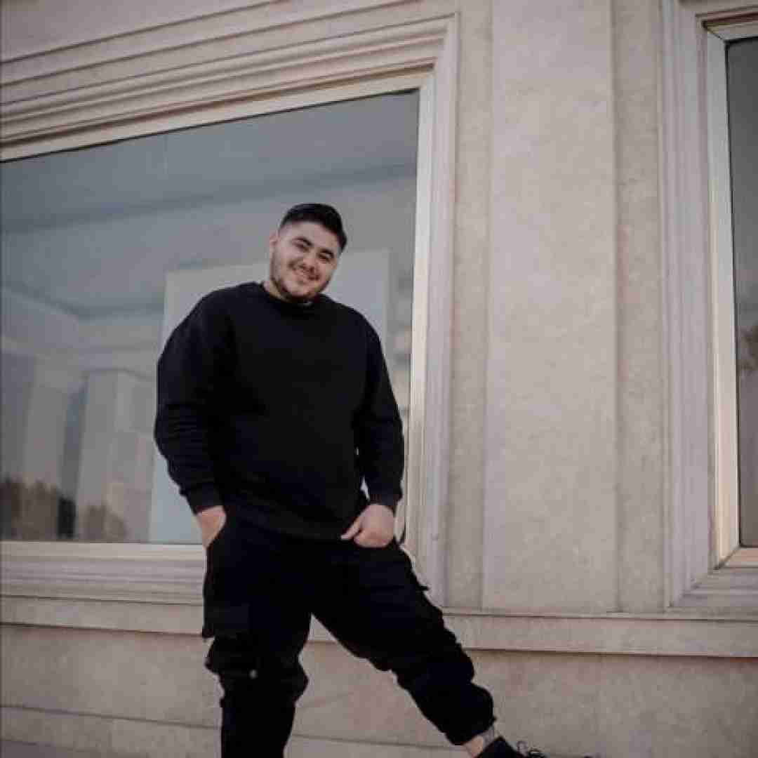 پرهام کریمی گمه ته کنه وچویی میگه تو رو ربط نداره