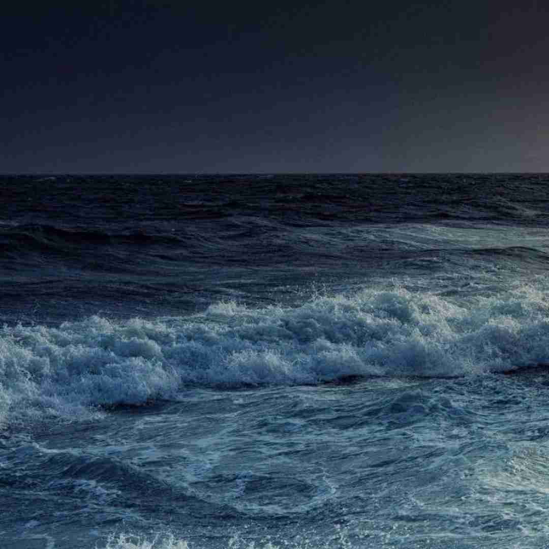 کی میگیره جاتو رو تنم کبودی بوسه هاتو