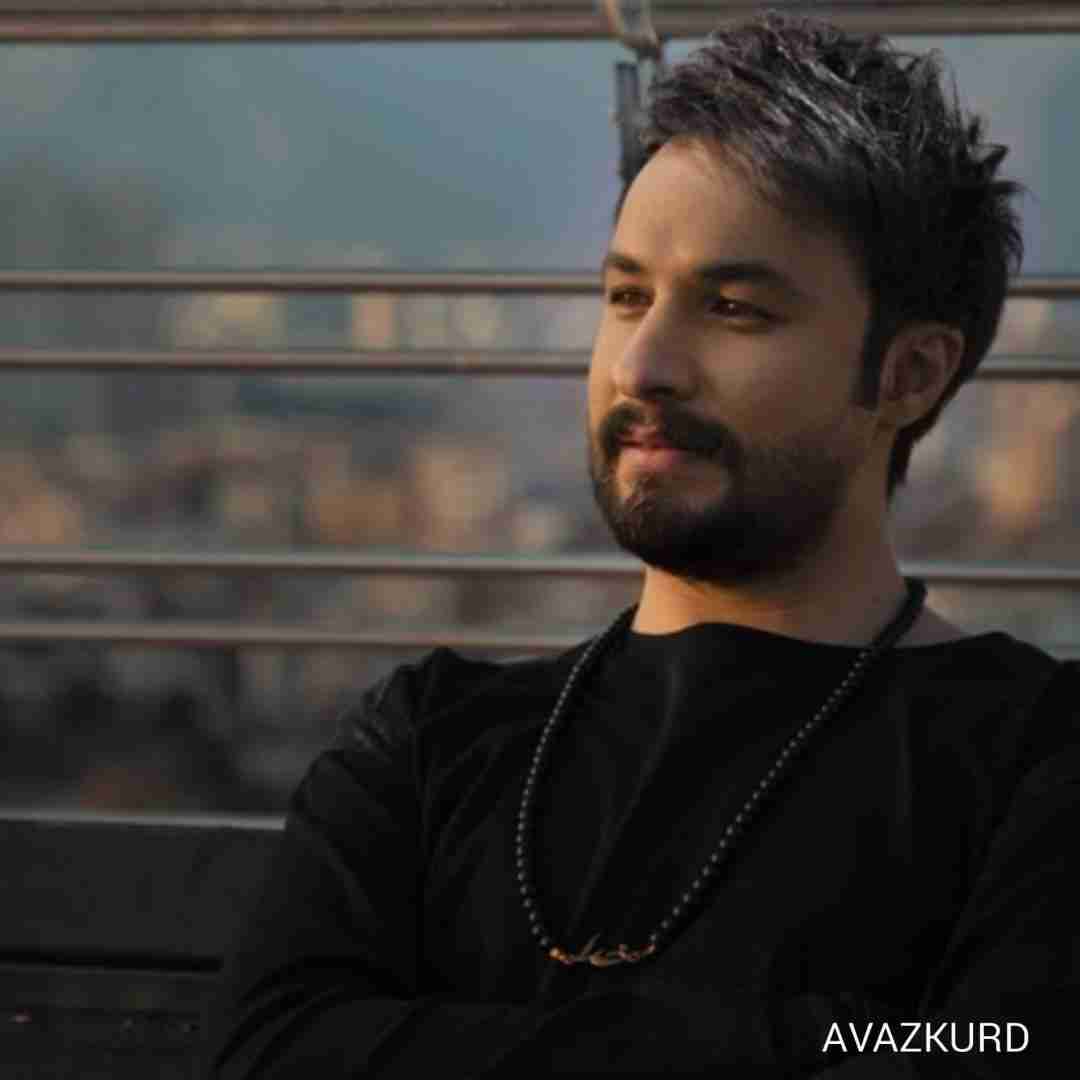 راغب دﻟﺒﺮا ﻗﺼﻪ ی ﻏﻢ ﻫﺎی ﻣﺮا ﻋﻄﺮ ﮔﻴﺴﻮی ﺗﻮ از ﻳﺎدم ﺑﺮد