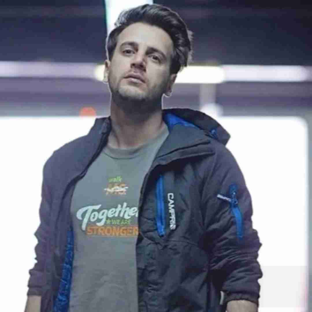 فرهاد نامداری برو بگرد و خوب دوراتو بزن نمان حتی یه ساعت پیش من