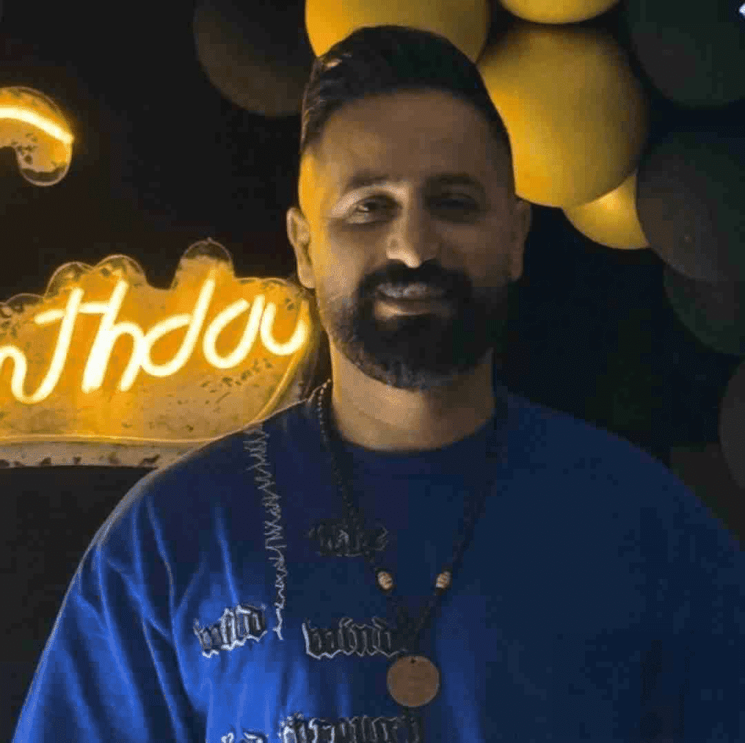 وحید مرادی پرچمدار