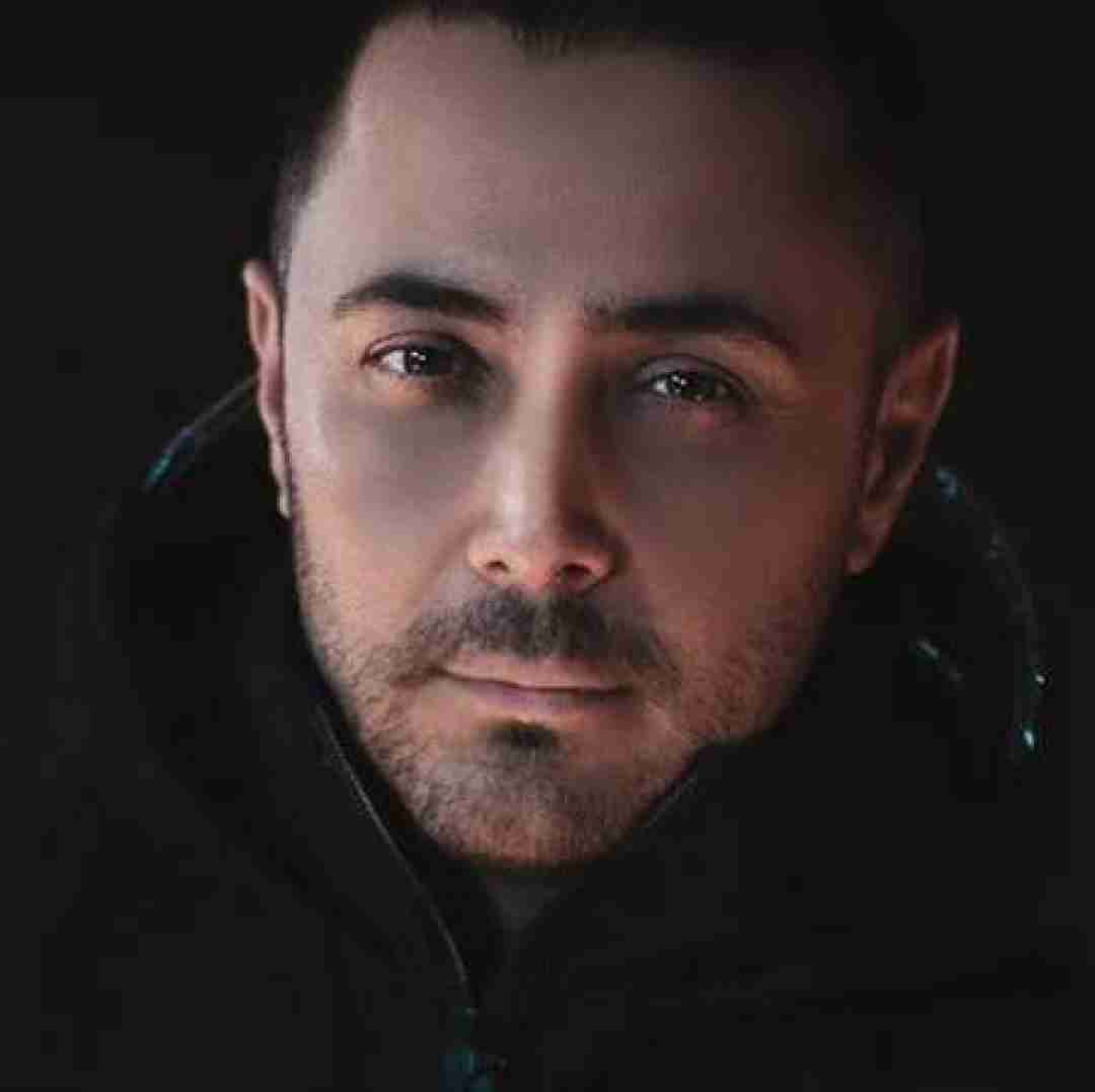 ناصر زینعلی ﻳﻪ ﺳﻮال دارم ازت ﺗﻮ ازم ﻋﺎﺷﻖ ﺗﺮی ﻳﺎ ﻣﻦ ازت