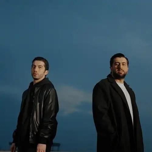 د دان هم آغوشی