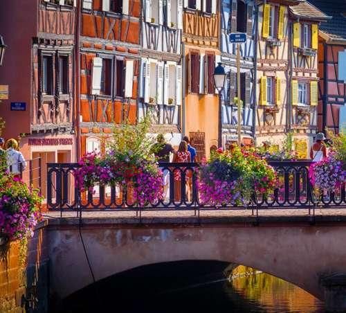  واسه من خیلی سخته انگار یه چی شده اینا نمیگن بم